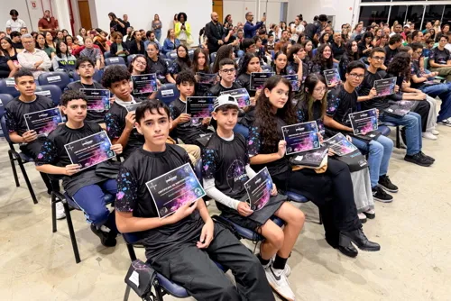 Cerimônia reconhece alunos e apresenta novo time olímpico para 2026 em Educação