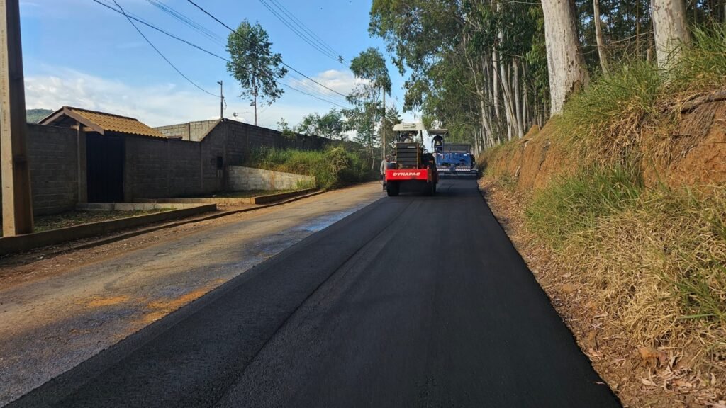 Pavimentação em estradas rurais avança e garante mais segurança e mobilidade - Notícia sobre Região