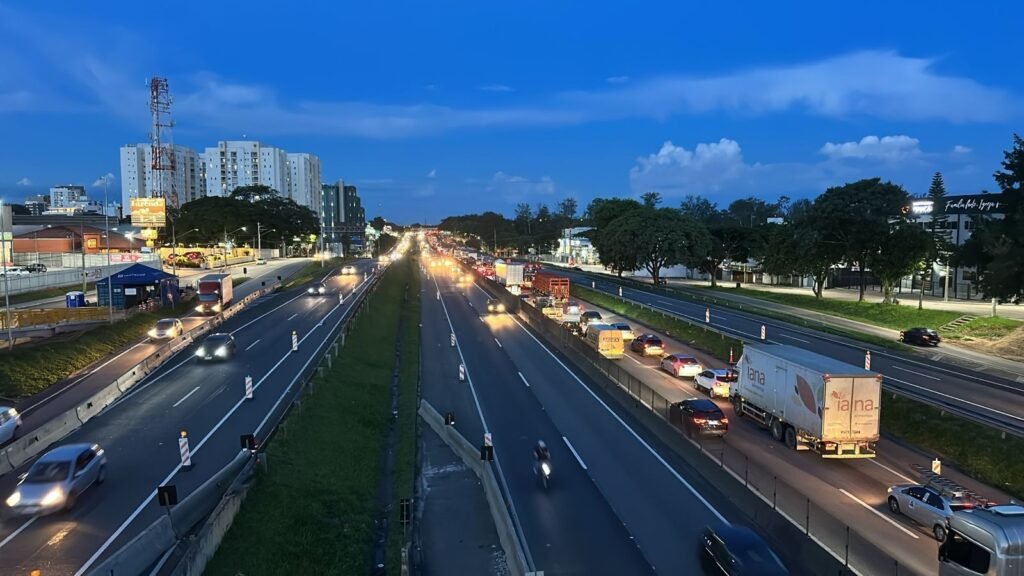 Dia do Trabalho: Expectativa de 4 milhões de veículos nas rodovias da região durante o feriado O feriado prolongado do...