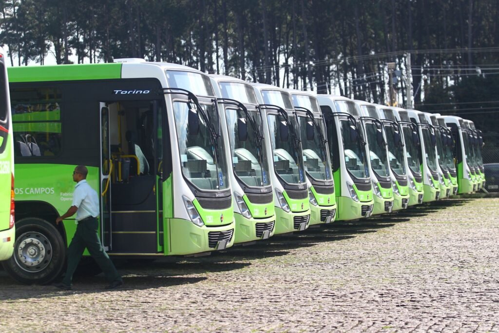 Ônibus 24 horas começam a circular em São José dos Campos em Transporte