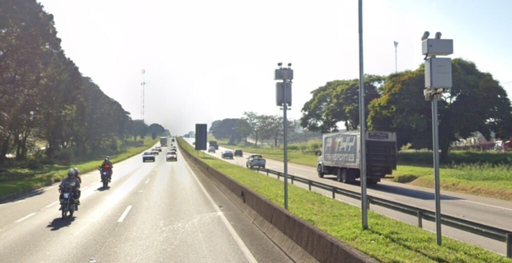 Motociclista de 18 anos morre após colisão com caminhão na Dutra em Caçapava, SP em Trânsito e Estradas