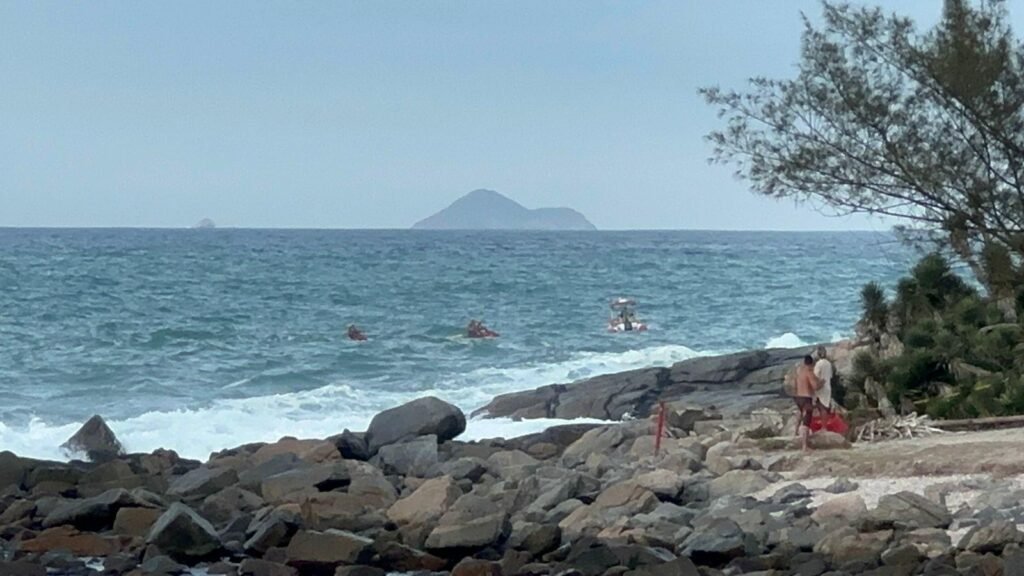 Marinha alerta sobre ressaca com ondas de até 3 metros no litoral paulista em Segurança