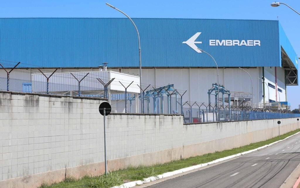 Pela primeira vez, Embraer fecha acordo com fornecedora da Índia e amplia atuação no país asiático 8 Pela primeira vez, Embraer fecha acordo com fornecedora da Índia e amplia atuação no país asiático em Câmara e Prefeitura