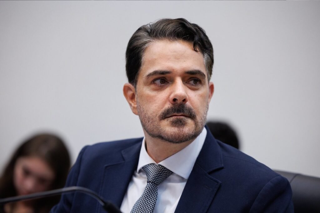 Após cassação do TSE, Ortiz Junior deixa a Assembleia de SP 10 Após cassação do TSE, Ortiz Junior deixa a Assembleia de SP em Câmara e Prefeitura