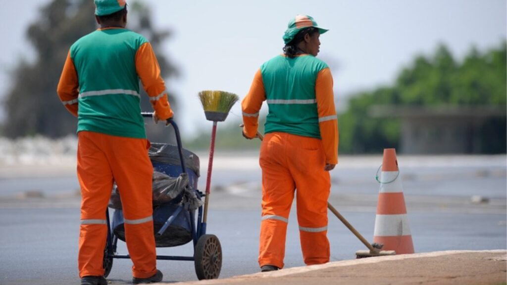 PAT de Jacareí oferece mutirão com 161 vagas para limpeza urbana; saiba como participar em Vagas de Emprego