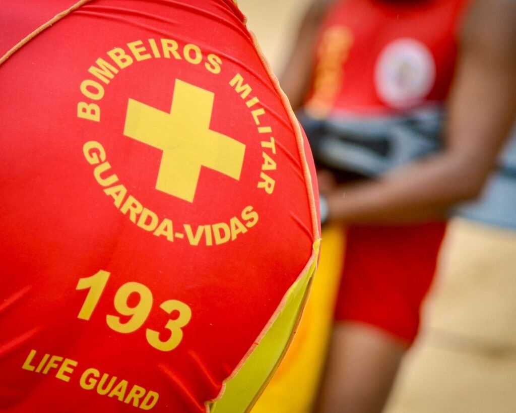 Embarcação à deriva em Ubatuba é resgatada por lancha de apoio em Segurança