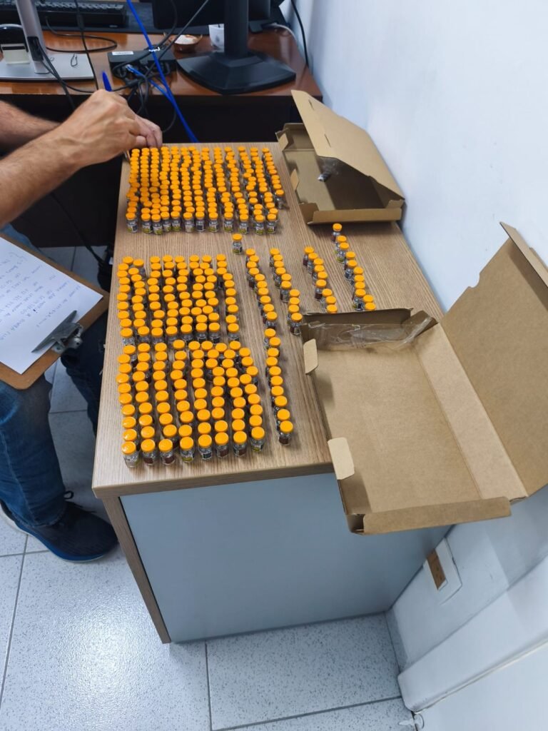 Homem é preso com 466 ampolas de remédio para emagrecimento escondidas em caixa de som na Dutra, em Caçapava em Segurança
